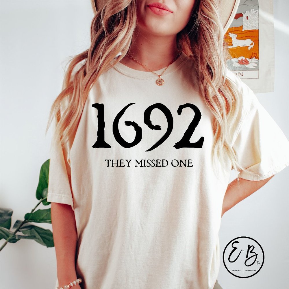 NEW Salem 1692 Halloween Comfort Colors Graphic Fall Vintage Inspired Tee Shirt